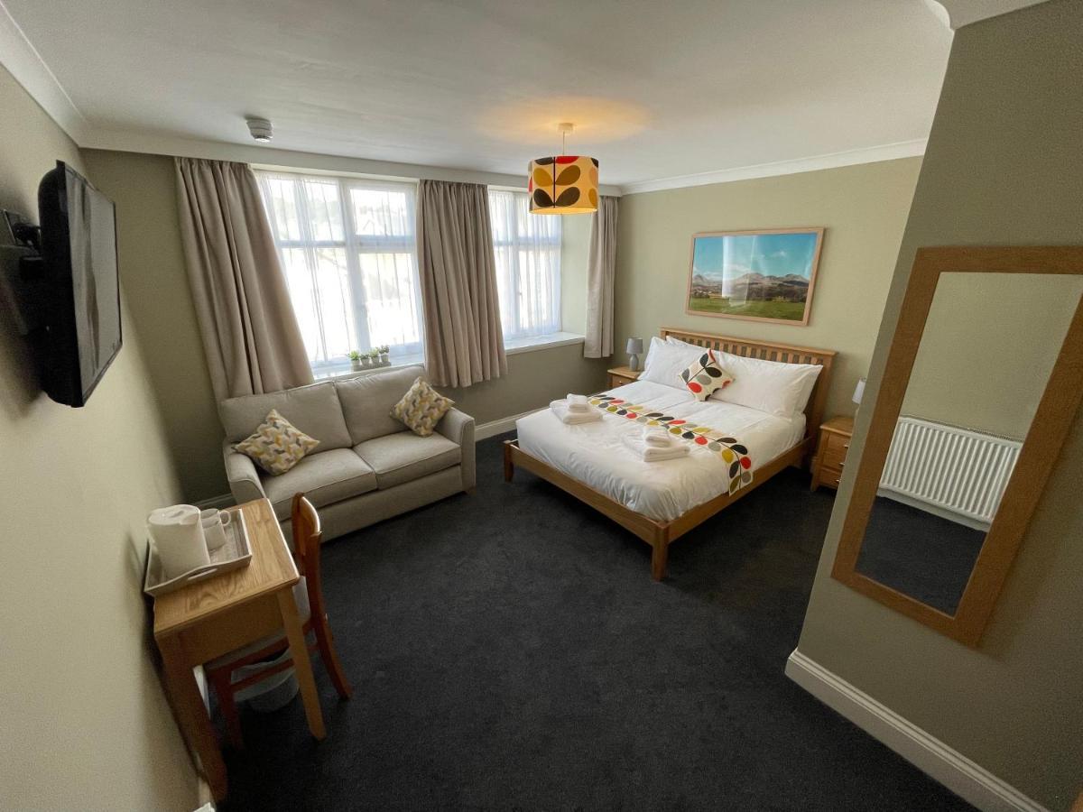 Hotel Y Griffin Penrhyndeudreath Zewnętrze zdjęcie