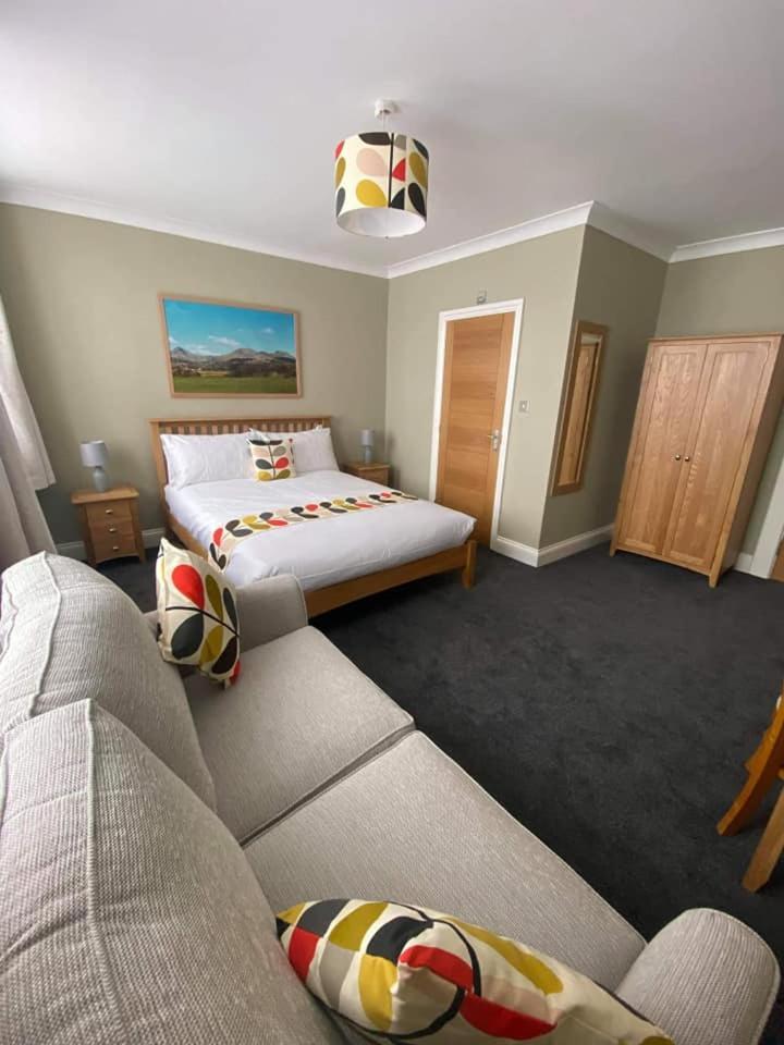 Hotel Y Griffin Penrhyndeudreath Zewnętrze zdjęcie